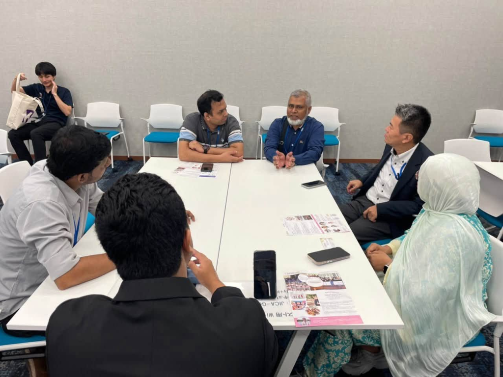 国をこえて小グループで語り合う参加者